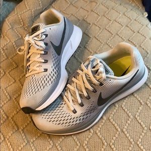 Nike zoom Pegasus 34 running shoes